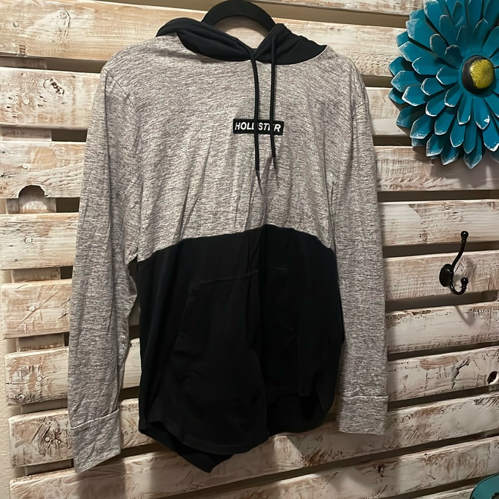 🔥🔥 (3/$20) 
Men’s Size Large Hollister Black and Gray Hoodie